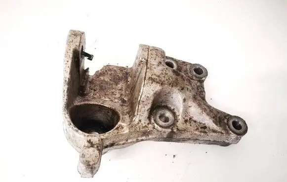 Peugeot 407 Engine mounting bracket 9648161180
