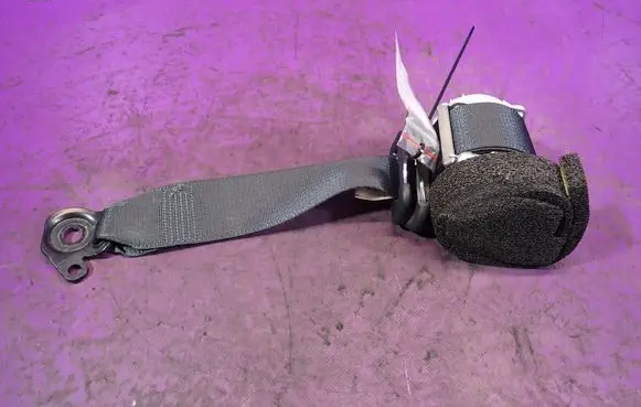 Toyota Yaris Front seatbelt