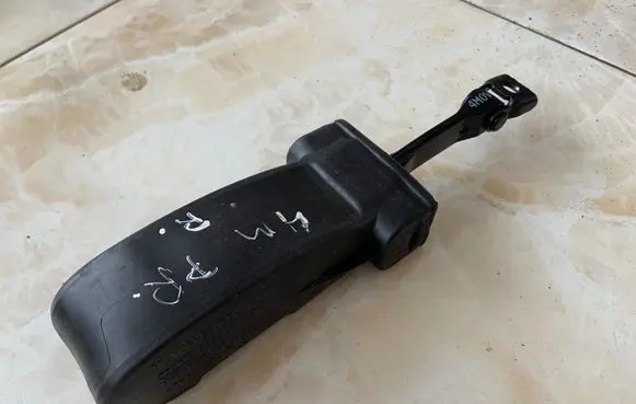 Audi Q7 4M Front door check strap stopper 4M0837249 4M0837267