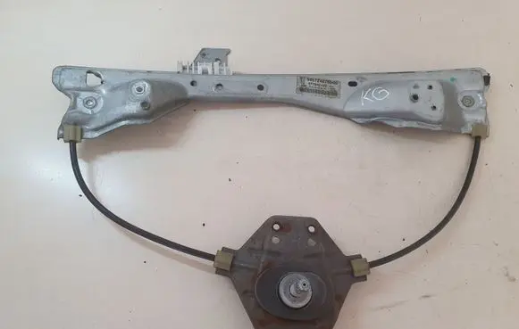 Rear door manual window regulator