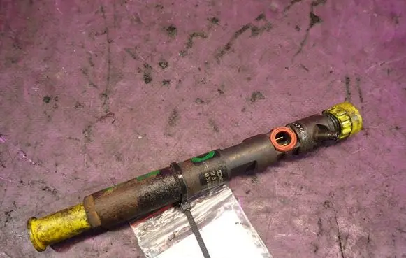 Dacia Logan I Fuel injector 