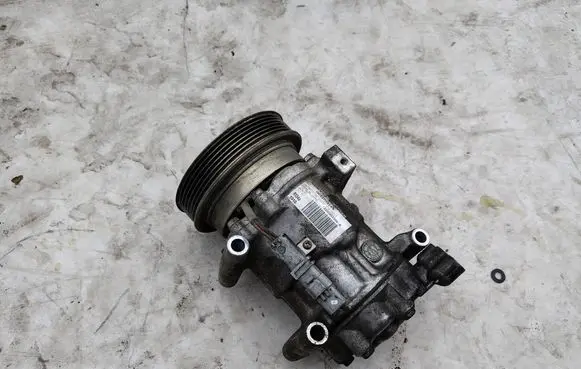 Renault Twingo II Air conditioning (A/C) compressor (pump) 8200953359
