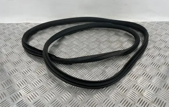 Mercedes-Benz C W205 Front door rubber seal A2056970051 9644FGT0