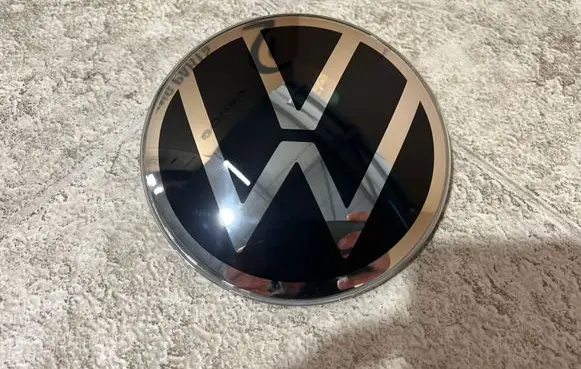 Volkswagen T-Roc Manufacturer badge logo/emblem 2GM853601E