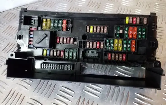 BMW 5 F10 F11 Fuse module 9234421