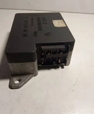 Mercedes-Benz E W124 Airbag control unit/module 0038200610 0285001050