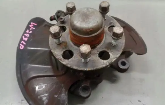 Mercedes-Benz C W203 Rear wheel hub