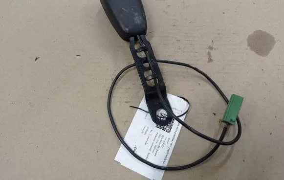 Volvo V50 Front seatbelt buckle 6811697 6013208