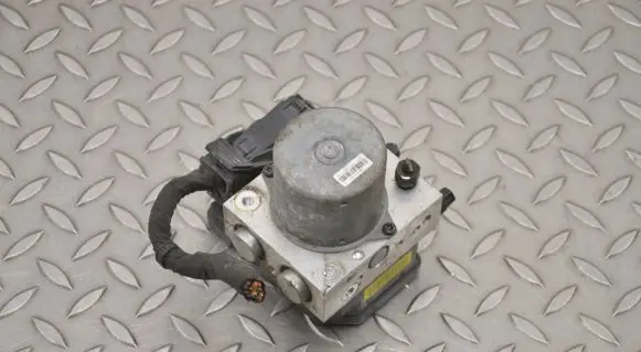 KIA Sorento ABS Pump 589202P700 5WY7F92B