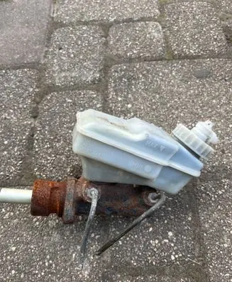 Volkswagen Transporter - Caravelle T4 Master brake cylinder 701611303D