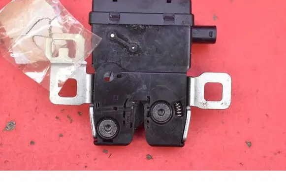 Mini One - Cooper Coupe R56 Tailgate/trunk/boot lock/catch/latch 2754528