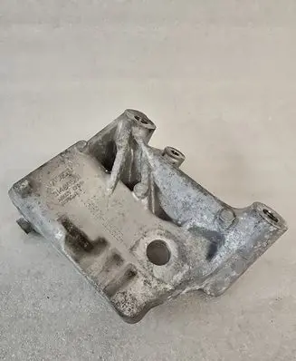 Engine mounting bracket