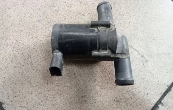 Volkswagen PASSAT B5.5 Electric auxiliary coolant/water pump 078121601