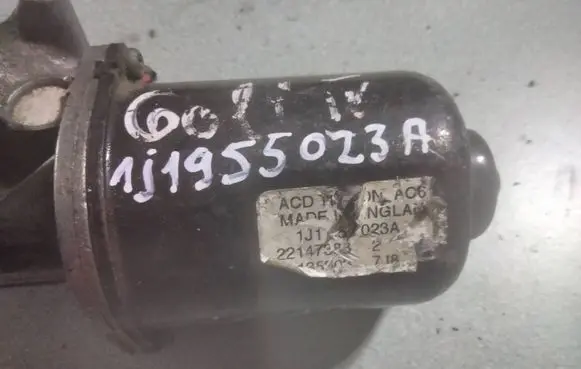 Volkswagen Golf IV Wiper motor 1J1955023A 22147383