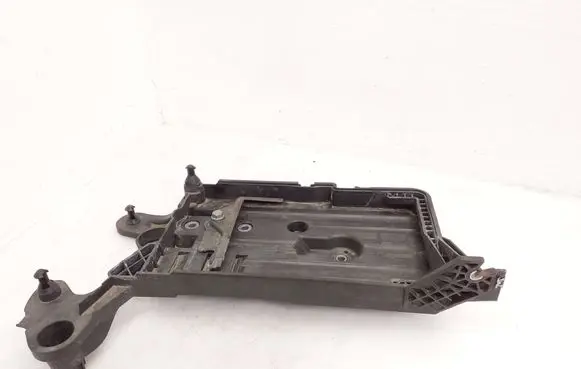 Volkswagen PASSAT B8 Battery tray 5Q0915321H 5Q0915331J