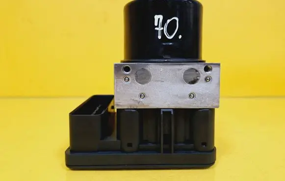 Audi A3 S3 8P ABS Pump 1C0907379G 1J0614517G