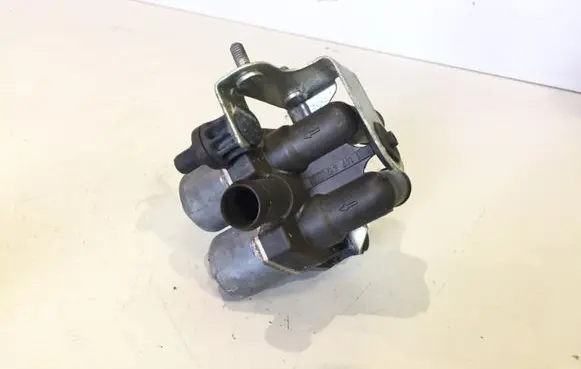 Mercedes-Benz C W202 Coolant heater control valve 1147412078 0018303484