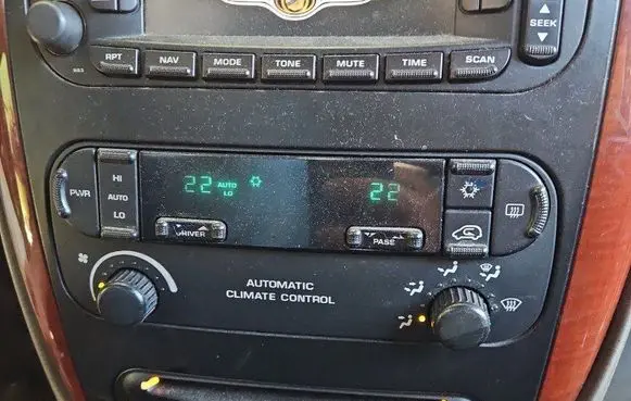 Chrysler Voyager Climate control/heater control trim 12239589 IMPRK1478134
