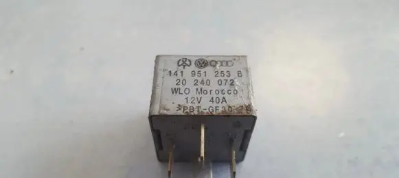 Volkswagen Golf IV Other relay 141951253B