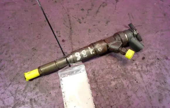BMW X3 E83 Fuel injector 