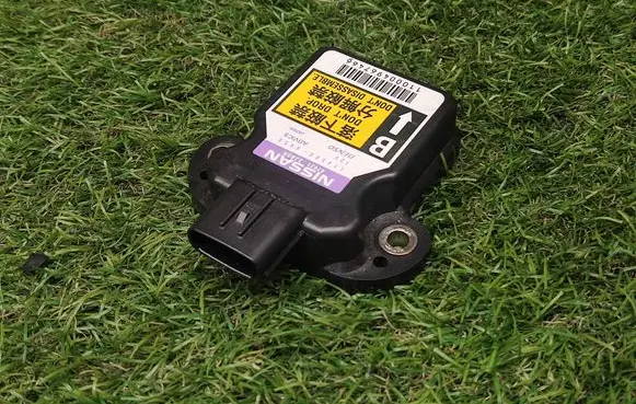 Nissan Pathfinder R52 ESP acceleration yaw rate sensor 479313JA0A 1745006450