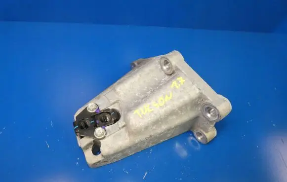 Hyundai Tucson TL Engine mounting bracket