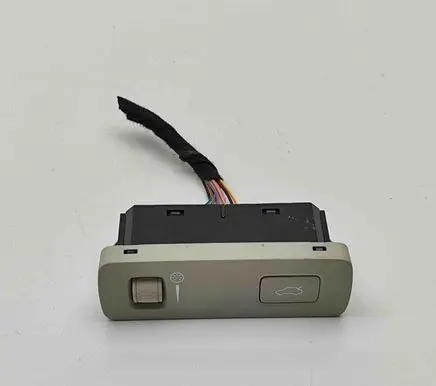 Volvo XC60 Tailgate/boot open switch button P31394548 31394548