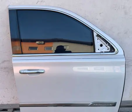 Cadillac Escalade IV Front door 23378543