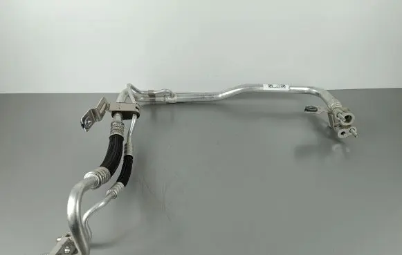 Jeep Grand Cherokee WL Air conditioning (A/C) pipe/hose 68381205AD