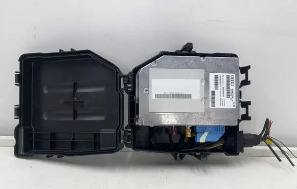 Audi A8 S8 D3 4E Bluetooth control unit module 4E0862333B