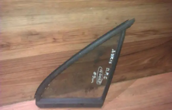 Toyota Auris 150 Rear vent window glass 