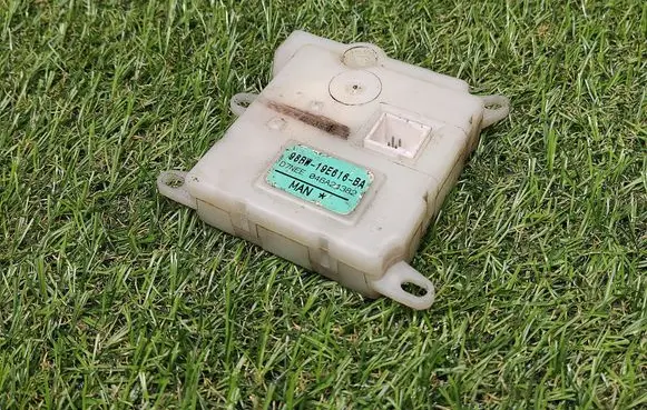 Ford Mondeo MK II Air flap motor/actuator 98BW19E616BA