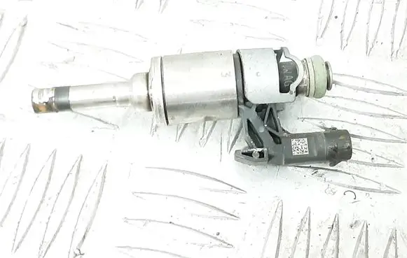 Audi Q3 8U Fuel injector 04E906036Q
