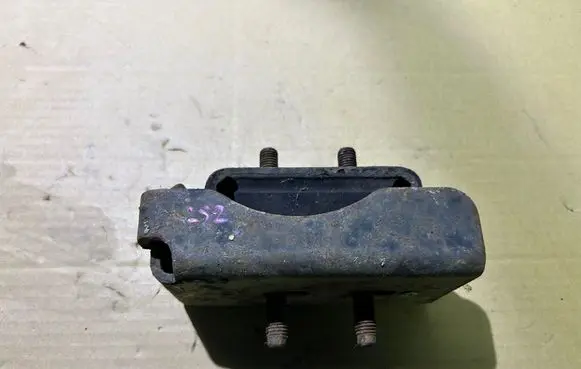Iveco Daily 35 - 40.10 Engine mount vacuum valve 
