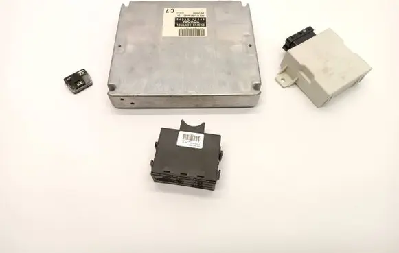 Toyota Avensis T250 Engine ECU kit and lock set 8966105C70 MB1758008682