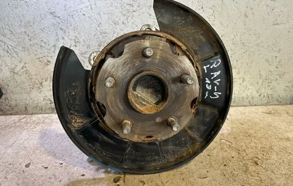 Toyota RAV 4 (XA40) Rear wheel hub