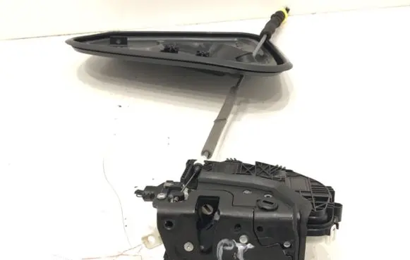 Audi A4 S4 B9 8W Rear door lock 8X0839016F