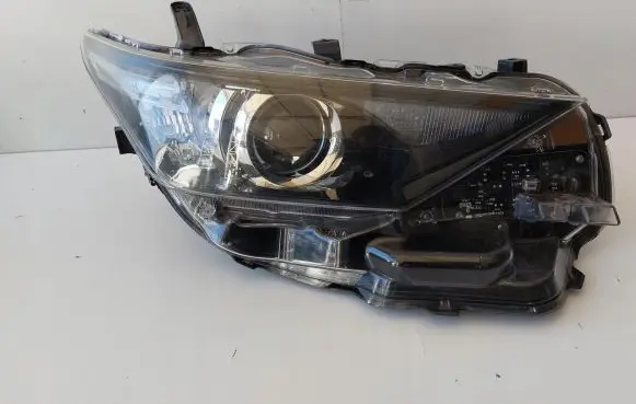Toyota Auris E180 Headlight/headlamp 8111002K30