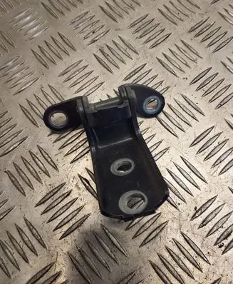 Toyota Avensis T270 Rear door lower hinge