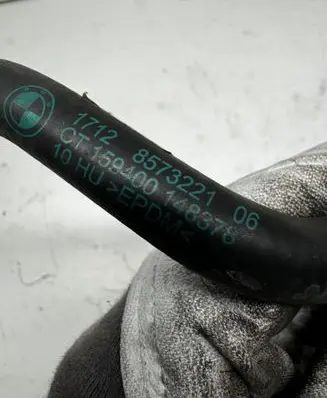 Engine coolant pipe/hose