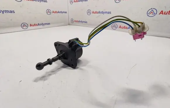 BMW 5 E39 Headlight level adjustment motor 8372381 67168372381