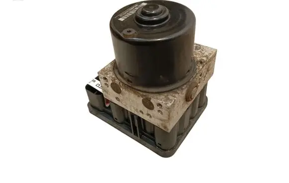 Volkswagen Polo VI Master brake cylinder