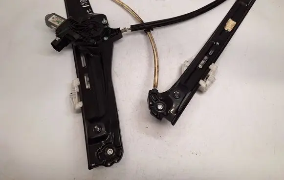 BMW X3 F25 Front door window regulator with motor 51357382135