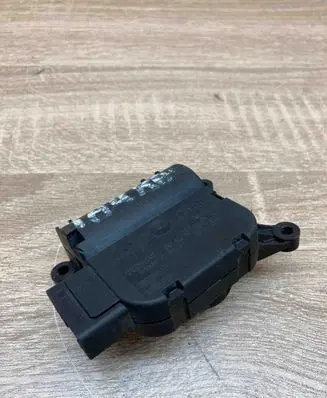 Seat Leon (1P) Air flap motor/actuator 1K0907511 0132801345