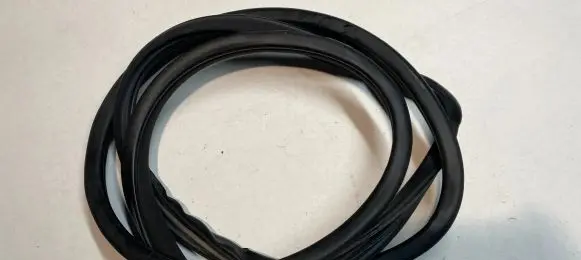 Lexus IS 200-300 Rubber seal rear door 