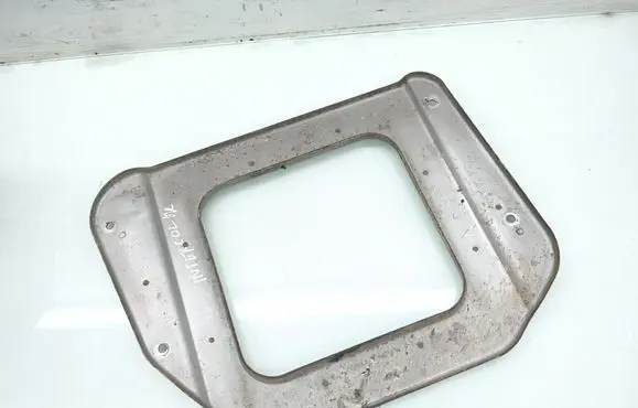 Nissan X-Trail T30 Intercooler pipe mounting bracket 