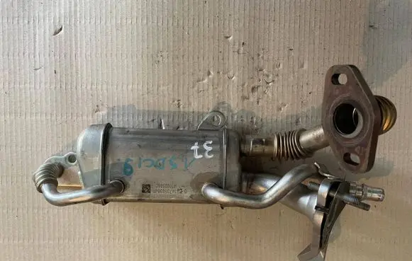 Renault Trafic III (X82) EGR valve cooler 147350364R 41002308C