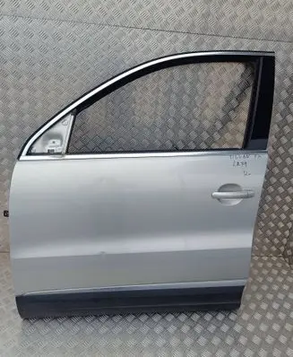 Volkswagen Tiguan Front door 