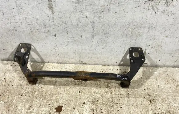 Volkswagen PASSAT B5.5 Engine mounting bracket 8D0199521D