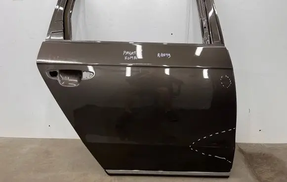 Volkswagen PASSAT B7 Rear door 3af833312
